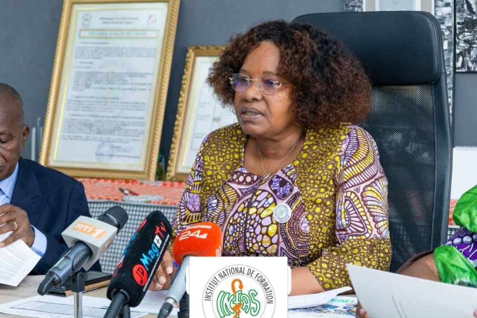 INFAS : MADAME LE DIRECTEUR DONNE UNE CONFÉRENCE DE PRESSE.